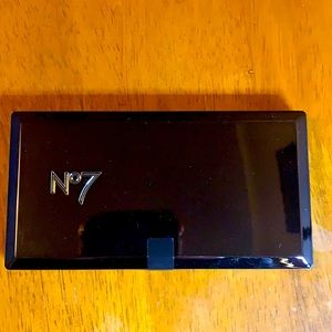 Brand New No7 eyeshadow - Nude